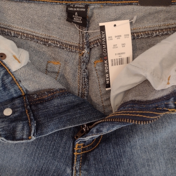 NWT NEW YORK & COMPANY.. WESTSIDE BOOT CUT STRETCH JEANS SIZE 4 AVERAGE - Picture 9 of 12